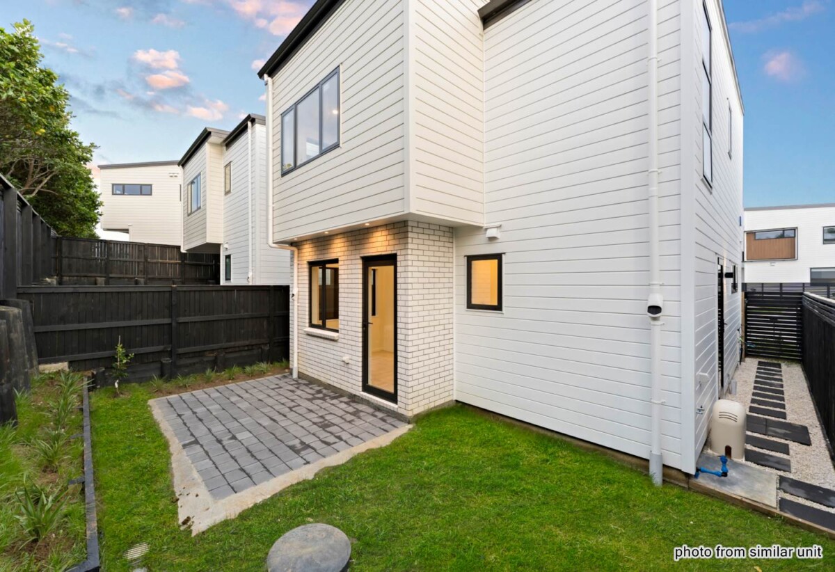 Vendor wants a quick sale, make an offer, Brandnew standalone 4 beds 2.5 baths house with garage on 167m2 section, close to the upcoming Westgate shopping complex, Costco, NorthWest Shopping Centre, schools, and motorway access, 29 Whiteywood Street, Westgate, Auckland