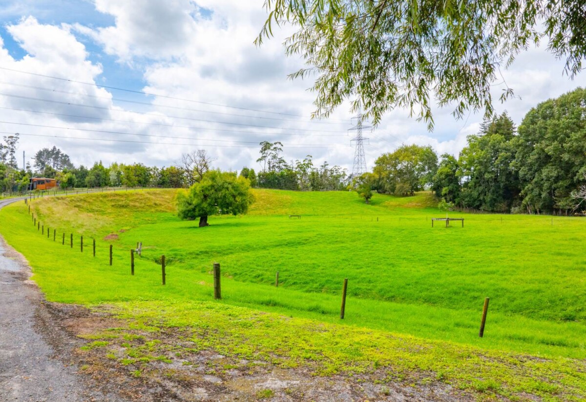 Zoned for countryside living, Build your dream, 4.4404ha section with 1 bed + 1 big office room 1 bed cottage, minutes to Coatesville village and only a short drive to Albany, 1.7 km to Riverhead School, 736 Coatesville Riverhead Highway, Riverhead, Auckland