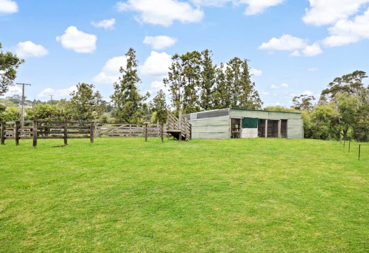 Zoned for countryside living, Build your dream, 4.4404ha section with 1 bed + 1 big office room 1 bed cottage, minutes to Coatesville village and only a short drive to Albany, 1.7 km to Riverhead School, 736 Coatesville Riverhead Highway, Riverhead, Auckland