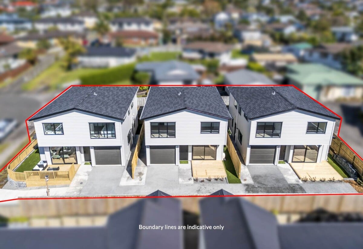 Brandnew standalone 4 beds 2.5 baths home with garage, Minutes to Costco, Westgate & NorthWest Shopping Centres, Zoned for Massey High School, St Paul’s School (Massey) & Colwill School, 5B Patrice Place, Massey, Auckland