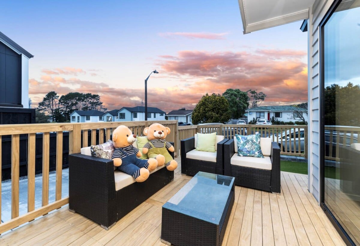 Brandnew standalone 4 beds 2.5 baths home with garage, Minutes to Costco, Westgate & NorthWest Shopping Centres, Zoned for Massey High School, St Paul’s School (Massey) & Colwill School, 5B Patrice Place, Massey, Auckland