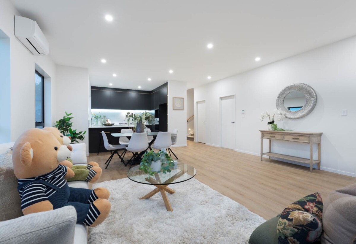 Brandnew standalone 4 beds 2.5 baths home with garage, Minutes to Costco, Westgate & NorthWest Shopping Centres, Zoned for Massey High School, St Paul’s School (Massey) & Colwill School, 5C Patrice Place, Massey, Auckland