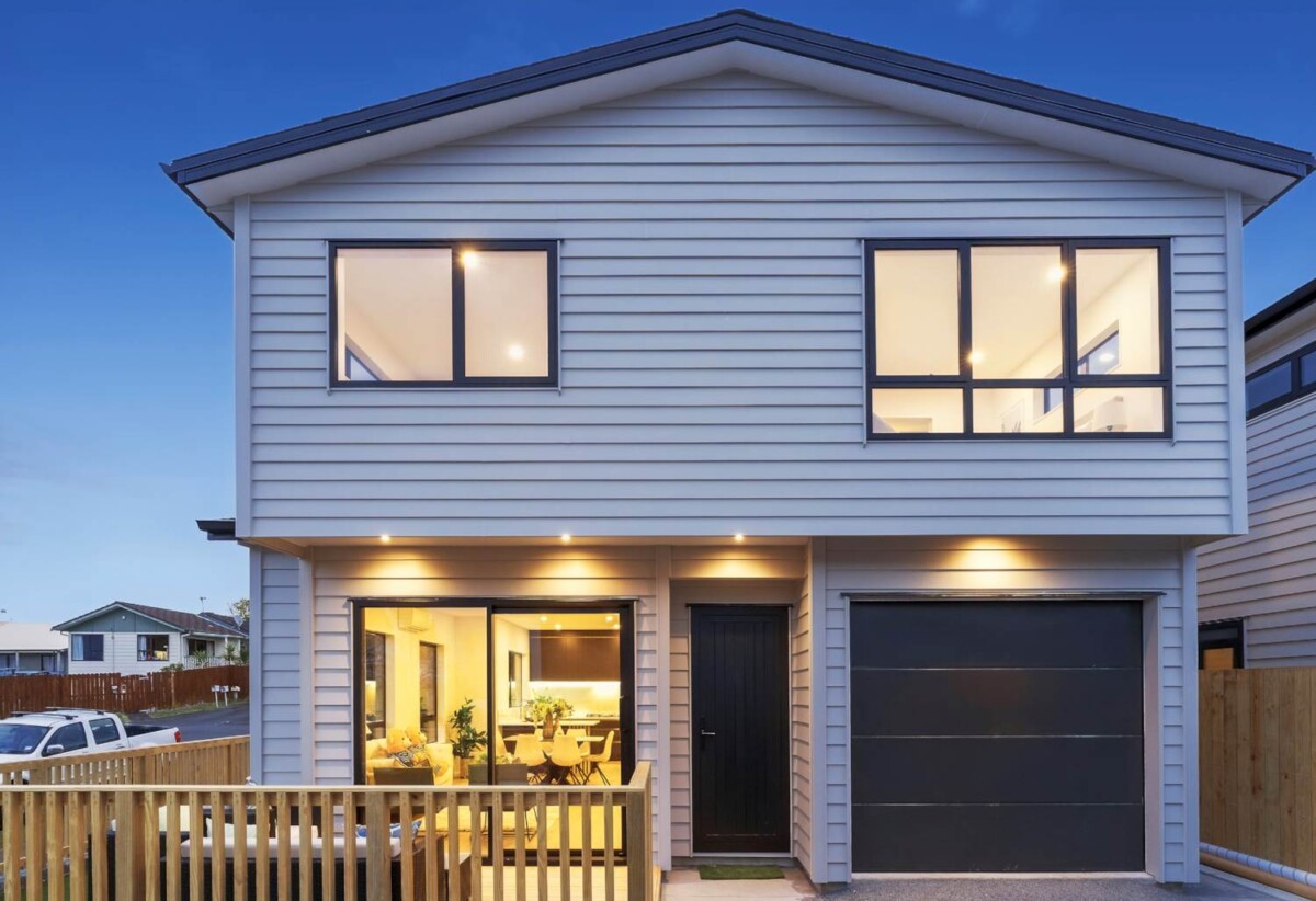 Brandnew standalone 4 beds 2.5 baths home with garage, Minutes to Costco, Westgate & NorthWest Shopping Centres, Zoned for Massey High School, St Paul’s School (Massey) & Colwill School, 5C Patrice Place, Massey, Auckland
