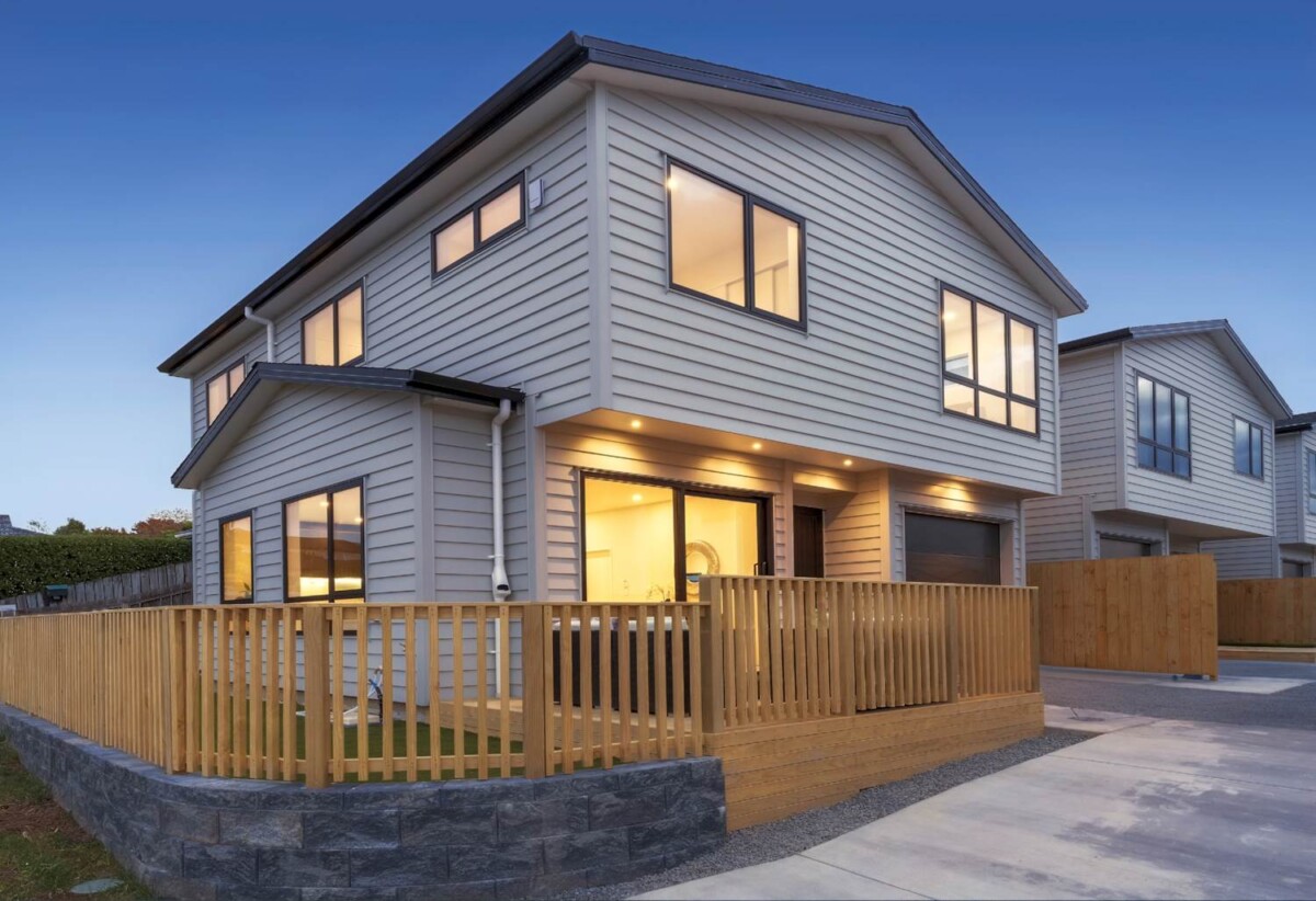 Brandnew standalone 4 beds 2.5 baths home with garage, Minutes to Costco, Westgate & NorthWest Shopping Centres, Zoned for Massey High School, St Paul’s School (Massey) & Colwill School, 5C Patrice Place, Massey, Auckland