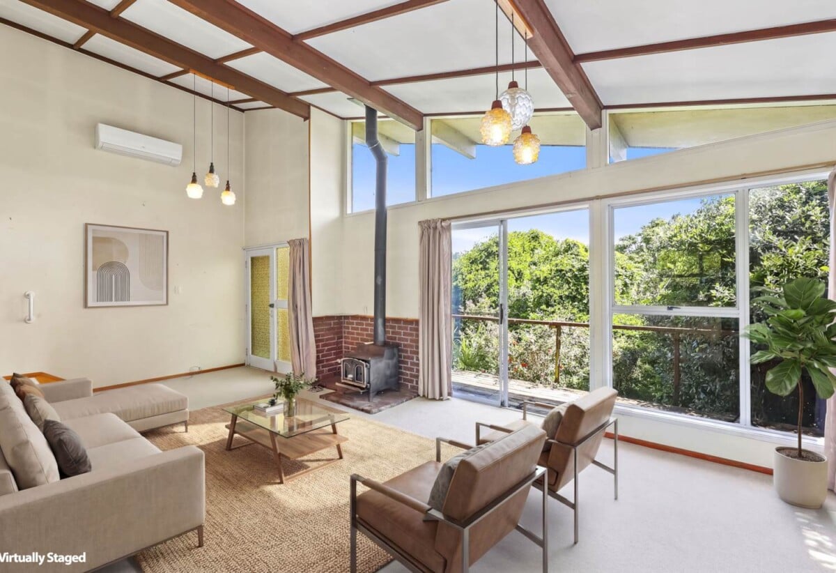 3 beds house on 1040m2 section, a Standalone garage with a brand-new roof, Handy to coastal walkways, parks, and local cafés, close to schools Haven ferry terminal, 0.8 km to Beach Haven School, 1.6 km to Birkdale Intermediate School, 39 Gazelle Avenue, Beach Haven, Auckland