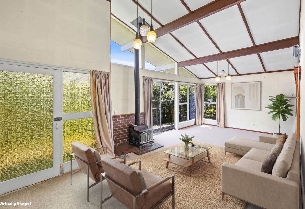 3 beds house on 1040m2 section, a Standalone garage with a brand-new roof, Handy to coastal walkways, parks, and local cafés, close to schools Haven ferry terminal, 0.8 km to Beach Haven School, 1.6 km to Birkdale Intermediate School, 39 Gazelle Avenue, Beach Haven, Auckland