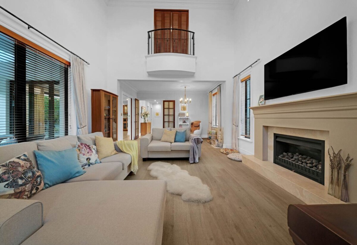Ex-show home by Eden Homes, constructed with quality masonry concrete block, Executive 4 beds 3 baths house on 558m2 section, 0.9 km to Botany Downs Secondary College, 3 Fairfield Lane, East Tamaki, Auckland