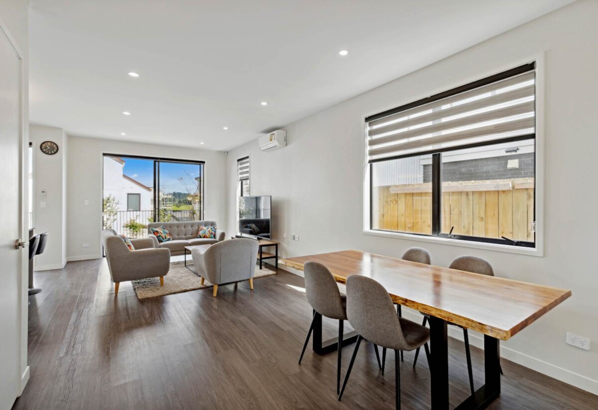 180m2 4 beds 2.5 baths house with garage on 225m2 section, close to Pak’nSave, Silverdale Mall, motorway access, schools, 20 Kea Road, Silverdale, Auckland