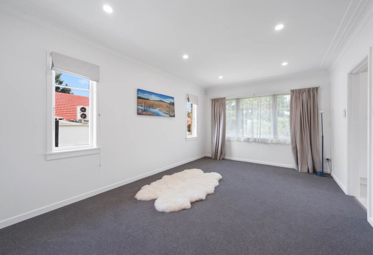 Brick and tile 2 beds 1 bath house with carport, close to schools, shops, Sylvia Park shopping centre, motorway access, 0.6 km to Otahuhu Intermediate, 1.1 km to Panama Road School, 1/644 Mt Wellington Highway, Mt Wellington, Auckland