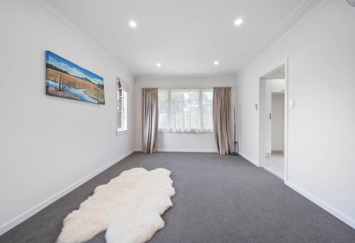 Brick and tile 2 beds 1 bath house with carport, close to schools, shops, Sylvia Park shopping centre, motorway access, 0.6 km to Otahuhu Intermediate, 1.1 km to Panama Road School, 1/644 Mt Wellington Highway, Mt Wellington, Auckland