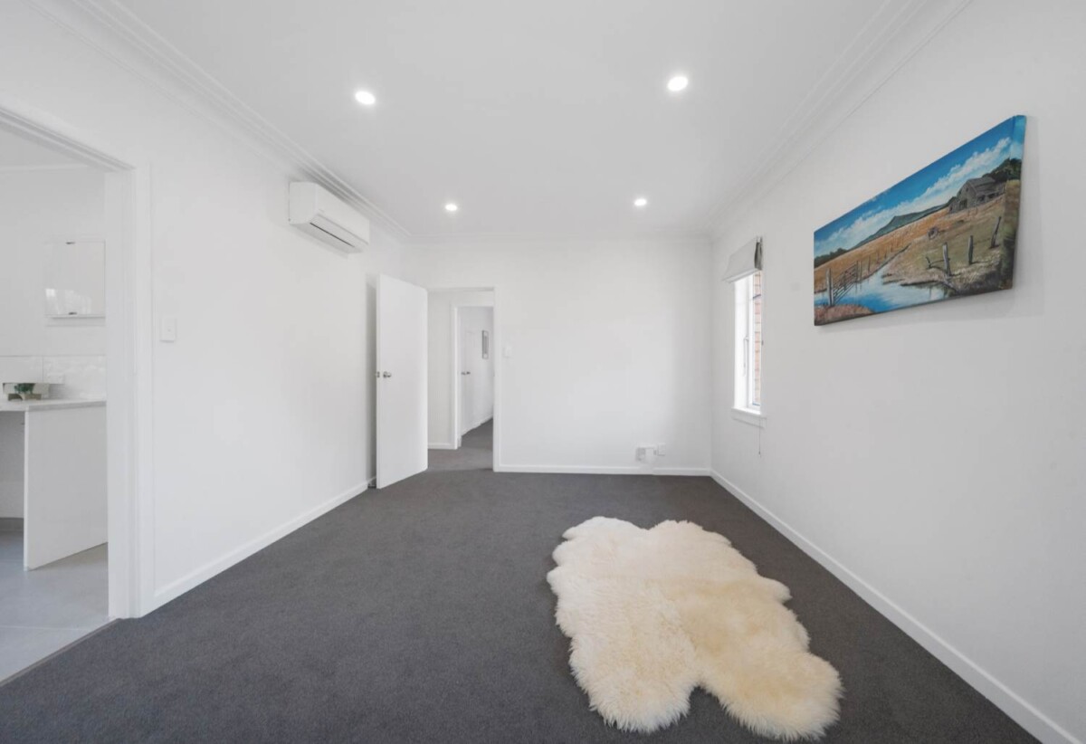 Brick and tile 2 beds 1 bath house with carport, close to schools, shops, Sylvia Park shopping centre, motorway access, 0.6 km to Otahuhu Intermediate, 1.1 km to Panama Road School, 1/644 Mt Wellington Highway, Mt Wellington, Auckland