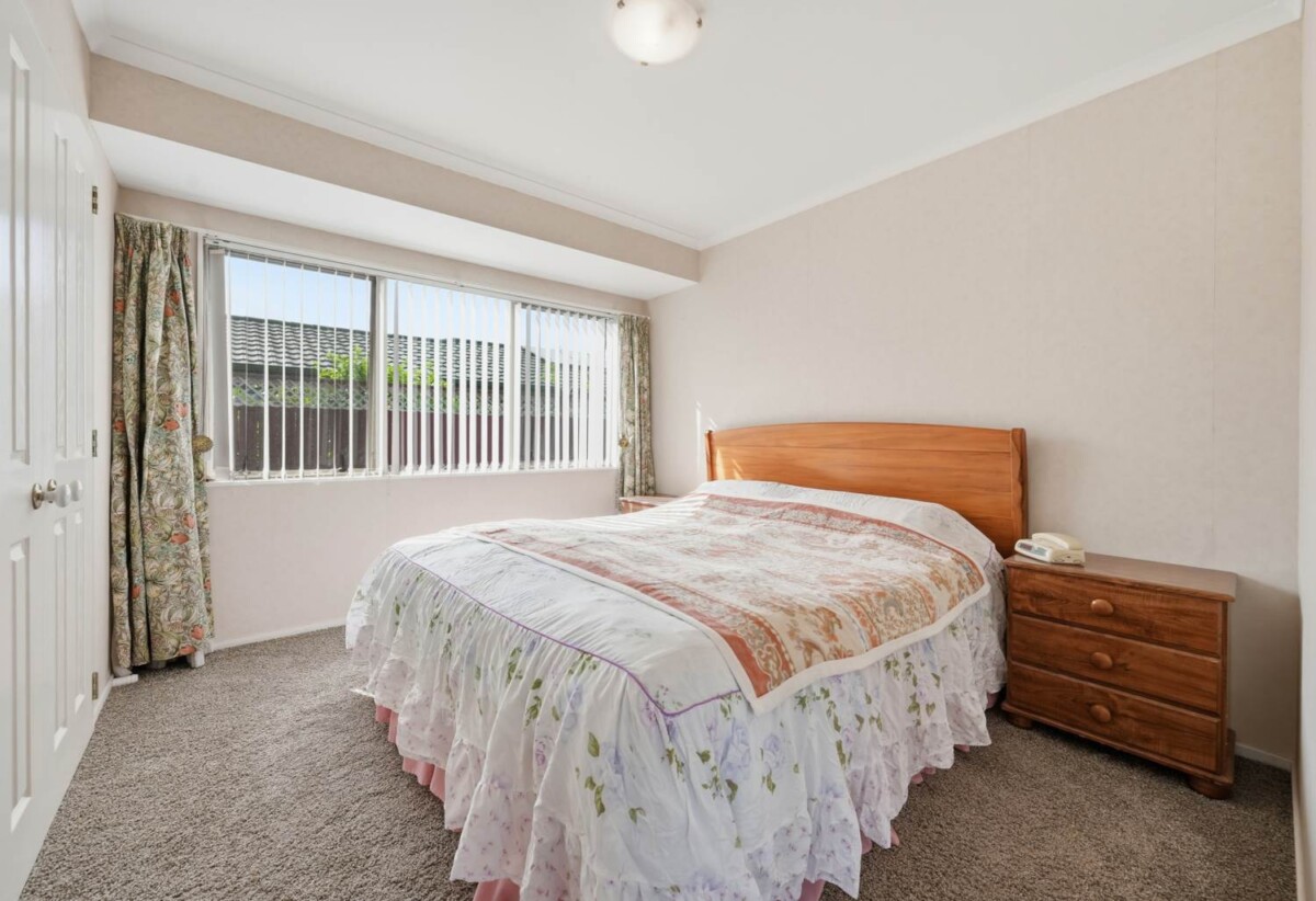 Botany Downs Secondary College zone, 4 beds 2 baths house with double garage on 518m2 section, 1 km to Botany Downs Secondary College, 23 Millington Place, Huntington Park, Auckland