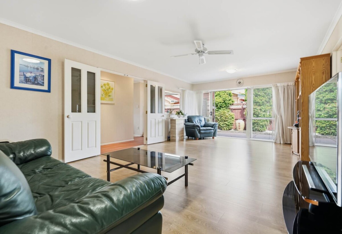 Botany Downs Secondary College zone, 4 beds 2 baths house with double garage on 518m2 section, 1 km to Botany Downs Secondary College, 23 Millington Place, Huntington Park, Auckland