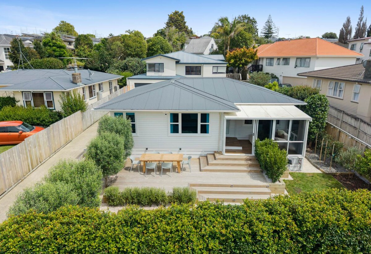 Renovated 3 beds house on 434m2 section, walks to supermarket, shops, schools, 0.7 km to Owairoa School, 0.8 km to Howick Intermediate, 1.4 km to Howick College, 3 Wood Avenue, Howick, Auckland