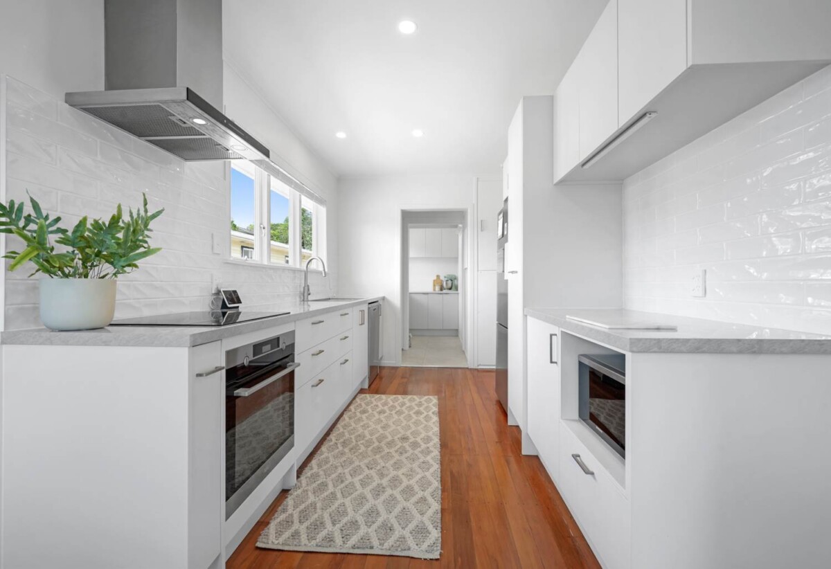 Renovated 3 beds house on 434m2 section, walks to supermarket, shops, schools, 0.7 km to Owairoa School, 0.8 km to Howick Intermediate, 1.4 km to Howick College, 3 Wood Avenue, Howick, Auckland