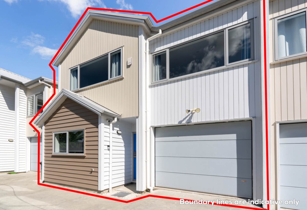 Park View Living, brandnew 3 beds 2.5 baths home with garage on 152m2 section, closet to schools, seaside reserve, Glen Innes train station and town centre, 0.2 km to Pt England School, 0.7 km to Tamaki College, 8D Taurima Avenue, Pt England, Auckland