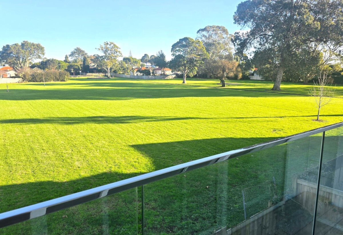 Park View Living, brandnew 3 beds 2.5 baths home with garage on 152m2 section, closet to schools, seaside reserve, Glen Innes train station and town centre, 0.2 km to Pt England School, 0.7 km to Tamaki College, 8D Taurima Avenue, Pt England, Auckland