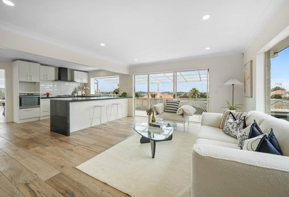 Botany Downs Secondary College zone, 290m2 5 beds 3 baths house on 700m2 section, close to Meadowlands Shopping Centre, Botany Town Centre, 214 Whitford Road, Shamrock Park, Auckland