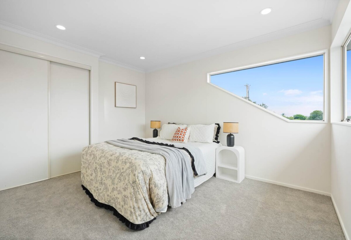Botany Downs Secondary College zone, 290m2 5 beds 3 baths house on 700m2 section, close to Meadowlands Shopping Centre, Botany Town Centre, 214 Whitford Road, Shamrock Park, Auckland
