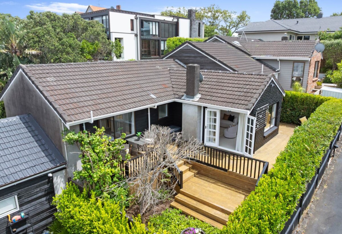 Double Grammar Zone, Renovated 2 beds 2 baths home with garage, 1.1 km to Epsom Girls’ Grammar School and Remuera School, 1.7 km to Auckland Grammar, 1.8 km to Remuera Intermediate, 3/35 Arney Road, Remuera, Auckland