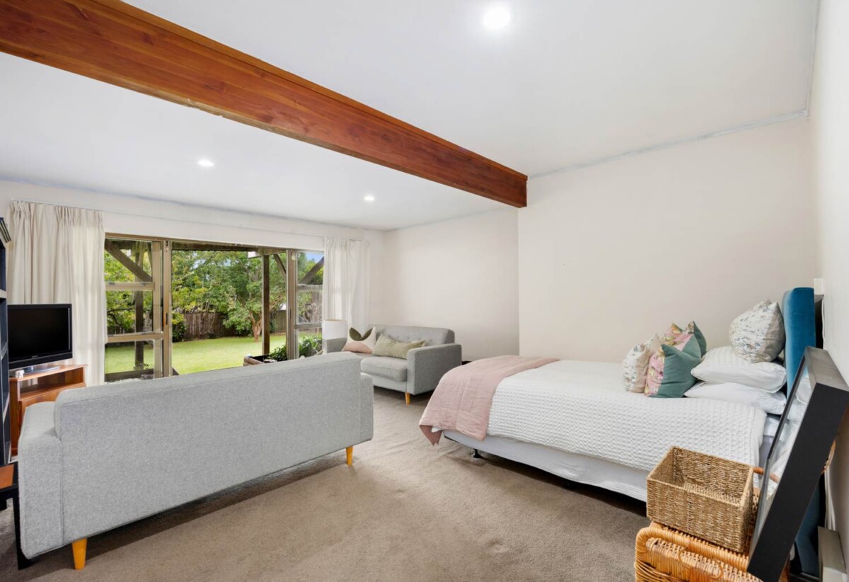 4 beds 2 baths house with double garage on 1012m2 section, 0.9 km to Long Bay College, 1.1 km to Torbay School, 1.3 km to Long Bay School, 19 County Road, Torbay, Auckland