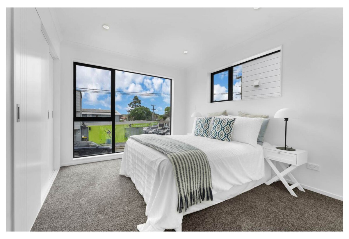 Standalone 5 beds 3 baths home with garage, 0.9 km to Papatoetoe South School, 1.1 km to Aorere College, 1.4 km to Kedgley Intermediate, Lot 7 /38 Pah Road, Papatoetoe, Auckland