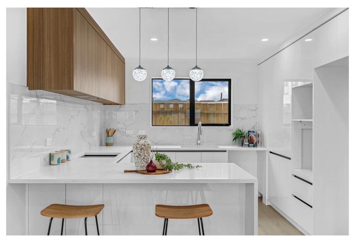 Standalone 5 beds 3 baths home with garage, 0.9 km to Papatoetoe South School, 1.1 km to Aorere College, 1.4 km to Kedgley Intermediate, Lot 7 /38 Pah Road, Papatoetoe, Auckland