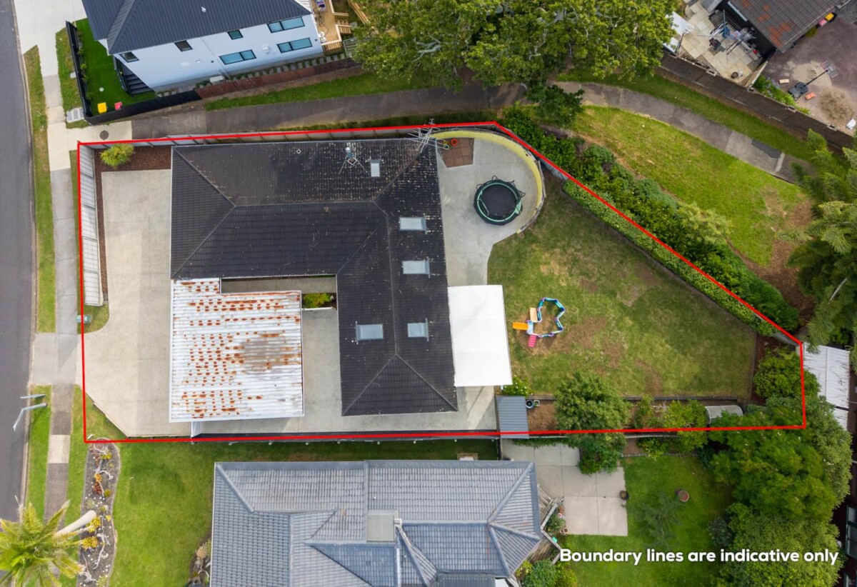 3 beds 1.5 baths house on 693m2 section, close to schools, shopping center, reserve, seaside park, 0.4 km to Farm Cove Intermediate, 0.6 km to Wakaaranga School, 1.3 km to Pakuranga College, 6 Fratley Avenue, Farm Cove, Auckland