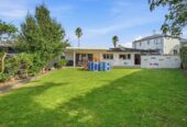 3 beds 1.5 baths house on 693m2 section, close to schools, shopping center, reserve, seaside park, 0.4 km to Farm Cove Intermediate, 0.6 km to Wakaaranga School, 1.3 km to Pakuranga College, 6 Fratley Avenue, Farm Cove, Auckland