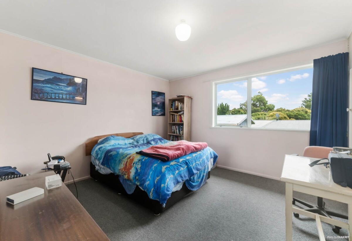 3 beds house on 921m² section, 0.2 km to Birkdale North School, 0.8 km to Birkdale Intermediate School, 86 Lauderdale Road, Birkdale, Auckland