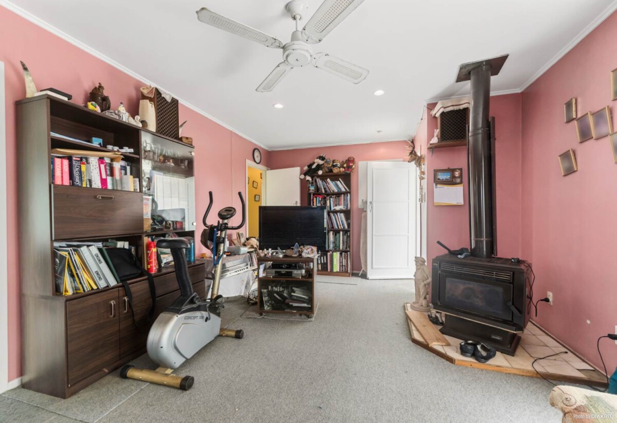 3 beds house on 921m² section, 0.2 km to Birkdale North School, 0.8 km to Birkdale Intermediate School, 86 Lauderdale Road, Birkdale, Auckland