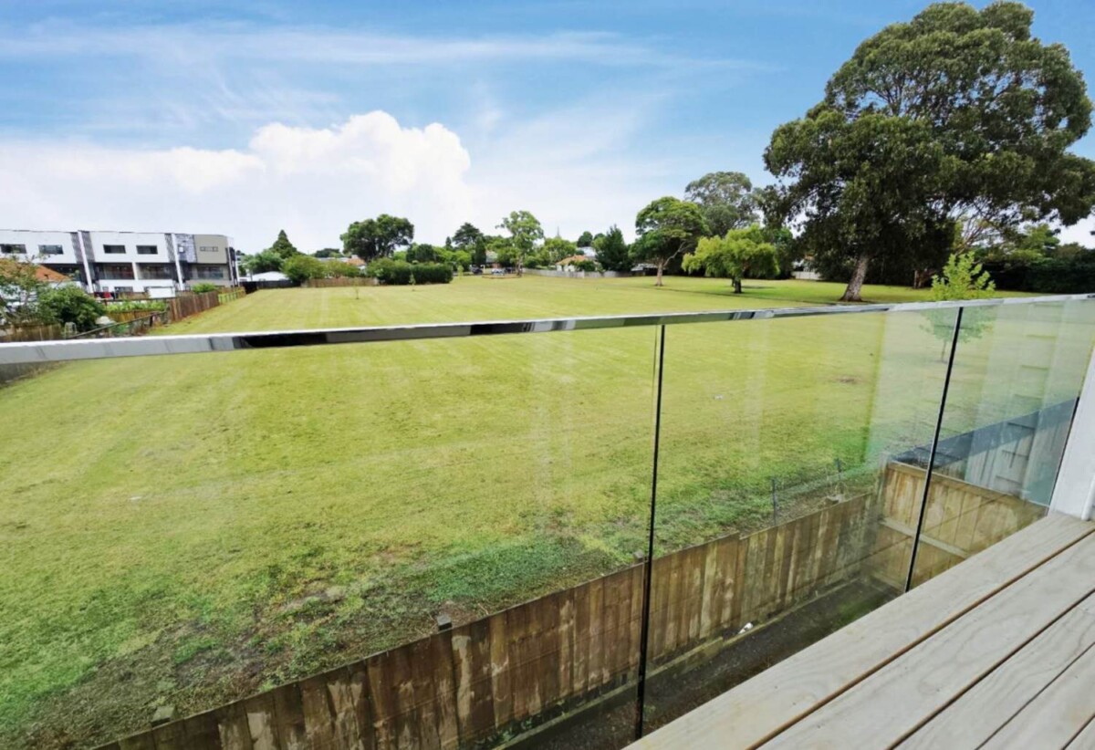 Park View Living, brandnew 3 beds 2.5 baths home with garage on 152m2 section, closet to schools, seaside reserve, Glen Innes train station and town centre, 0.2 km to Pt England School, 0.7 km to Tamaki College, 8D Taurima Avenue, Pt England, Auckland