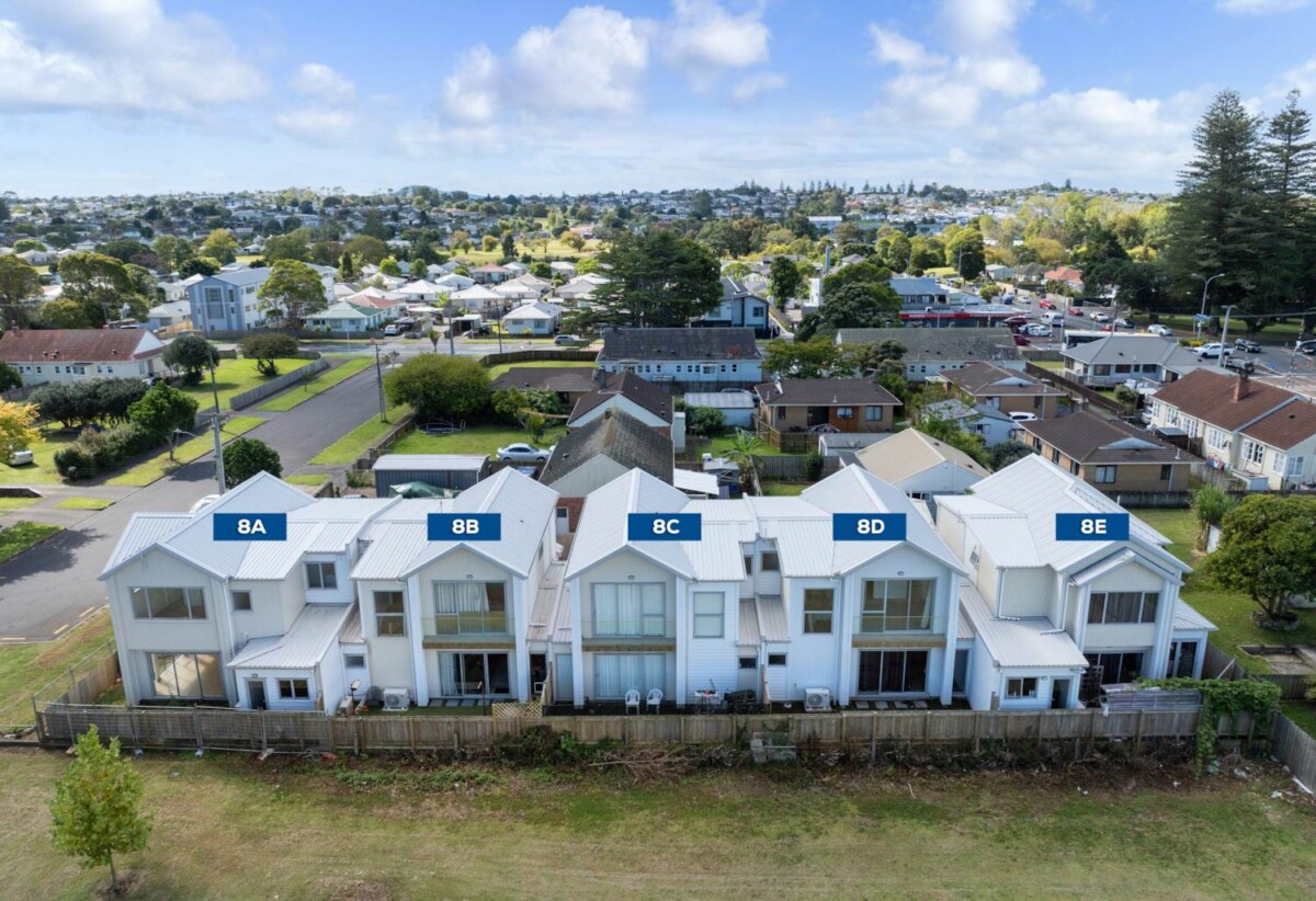 Park View Living, brandnew 3 beds 2.5 baths home with garage on 152m2 section, closet to schools, seaside reserve, Glen Innes train station and town centre, 0.2 km to Pt England School, 0.7 km to Tamaki College, 8D Taurima Avenue, Pt England, Auckland