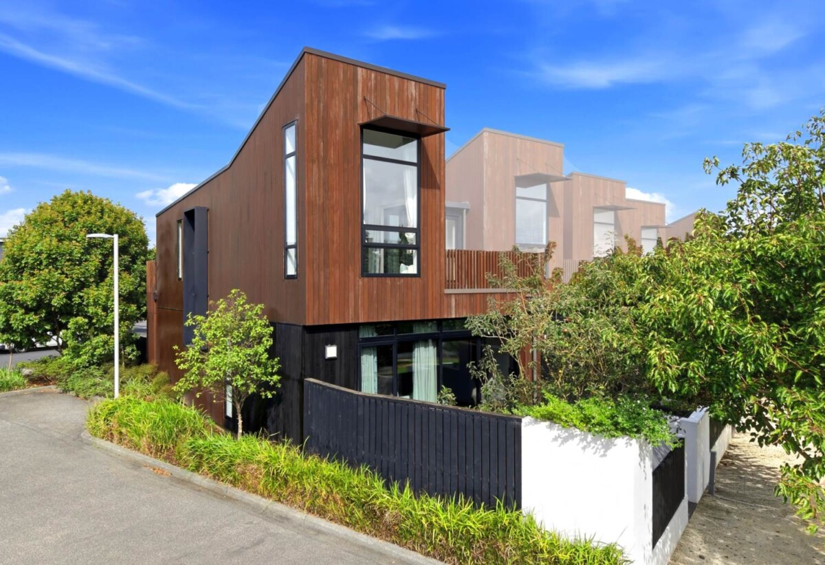 3 beds 2 baths home with garage on 156m2 section, walks to ferry terminal, cafes, parks, schools, 0.3 km to Hobsonville Point Primary School, 0.7 km to Hobsonville Point Secondary School, 28 Hastings Street, Hobsonville, Auckland