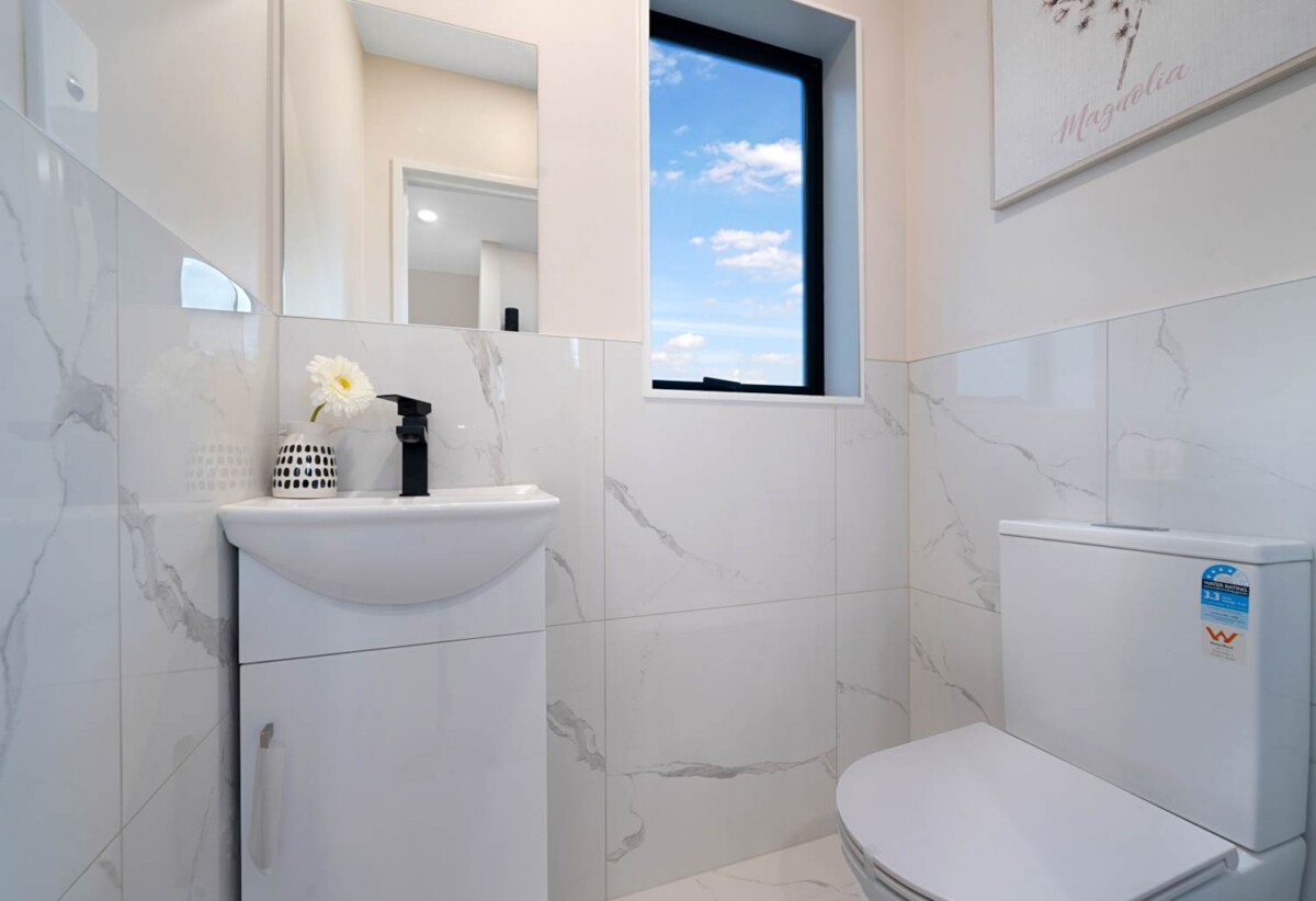 Brandnew standalone 4 beds 2.5 baths home with garage on 150m2 section, 0.4 km to Arahoe School, 1 km to Green Bay High School, 1.6 km to Blockhouse Bay Intermediate, 8D Mason Street, New Lynn, Auckland