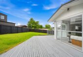 Westlake Zone, home & in come on 607m2 section, 3 beds + study 1 bath main house , The income dwelling includes one bedroom plus a study, a living room, kitchen, and bathroom, 0.7 km to Sunnynook School, 19 Salamanca Road, Sunnynook, Auckland