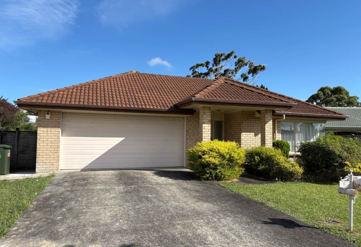 For rent, 4 beds 2 baths house with double garage, available now, 6 Atworth Way, Burswood, Auckland