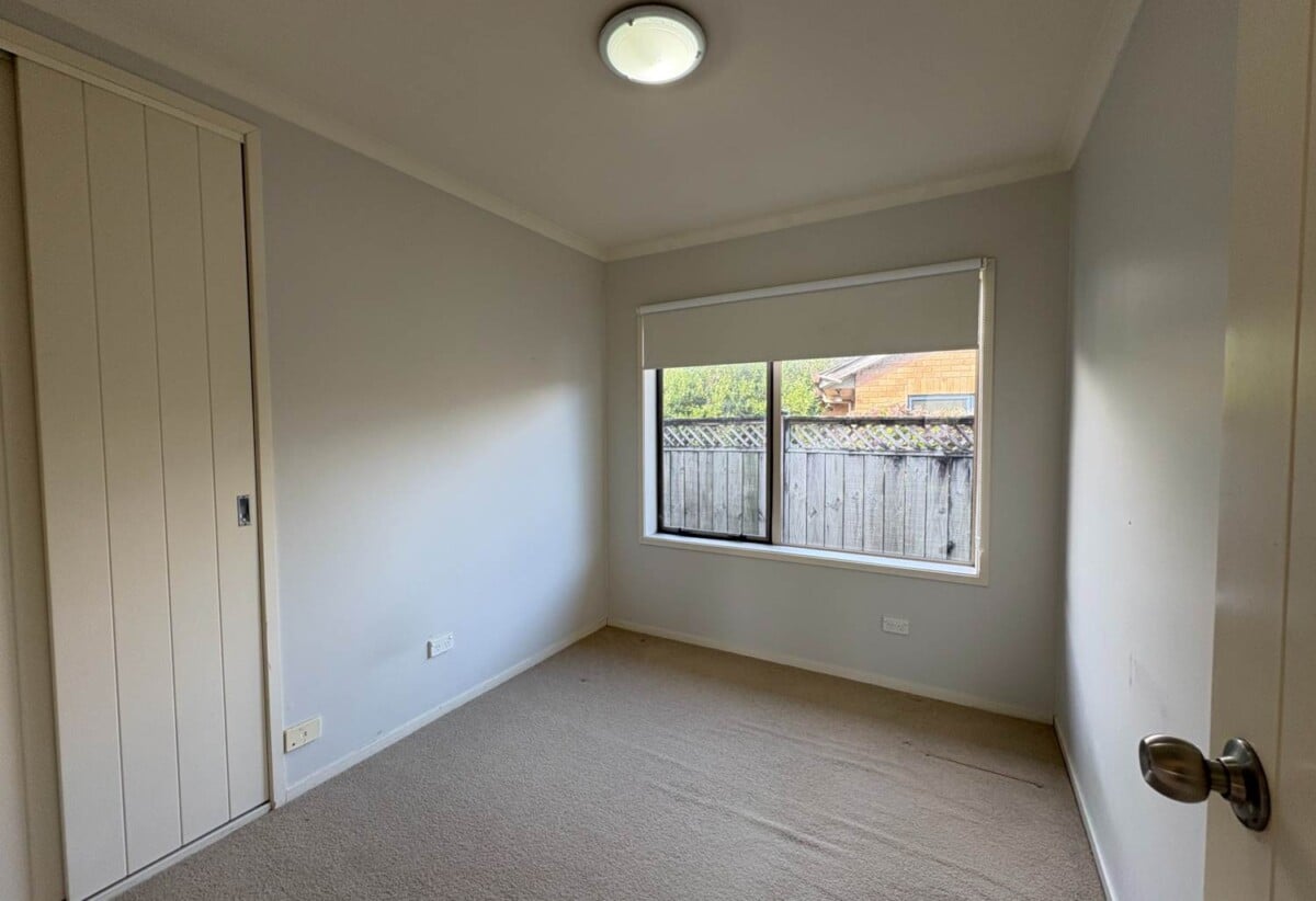 For rent, 4 beds 2 baths house with double garage, available now, 6 Atworth Way, Burswood, Auckland