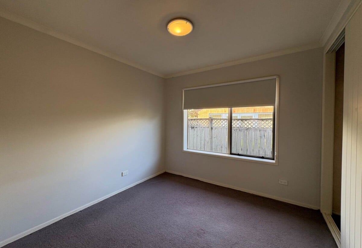 For rent, 4 beds 2 baths house with double garage, available now, 6 Atworth Way, Burswood, Auckland