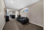 3 beds + flexi room 2 baths house with standalone double garage on 607m2 section, 0.3 km to Elm Park School, 1.5 km to Farm Cove Intermediate, 1.6 km to Pakuranga College, 33 Marvon Downs Avenue, Pakuranga Heights, Auckland