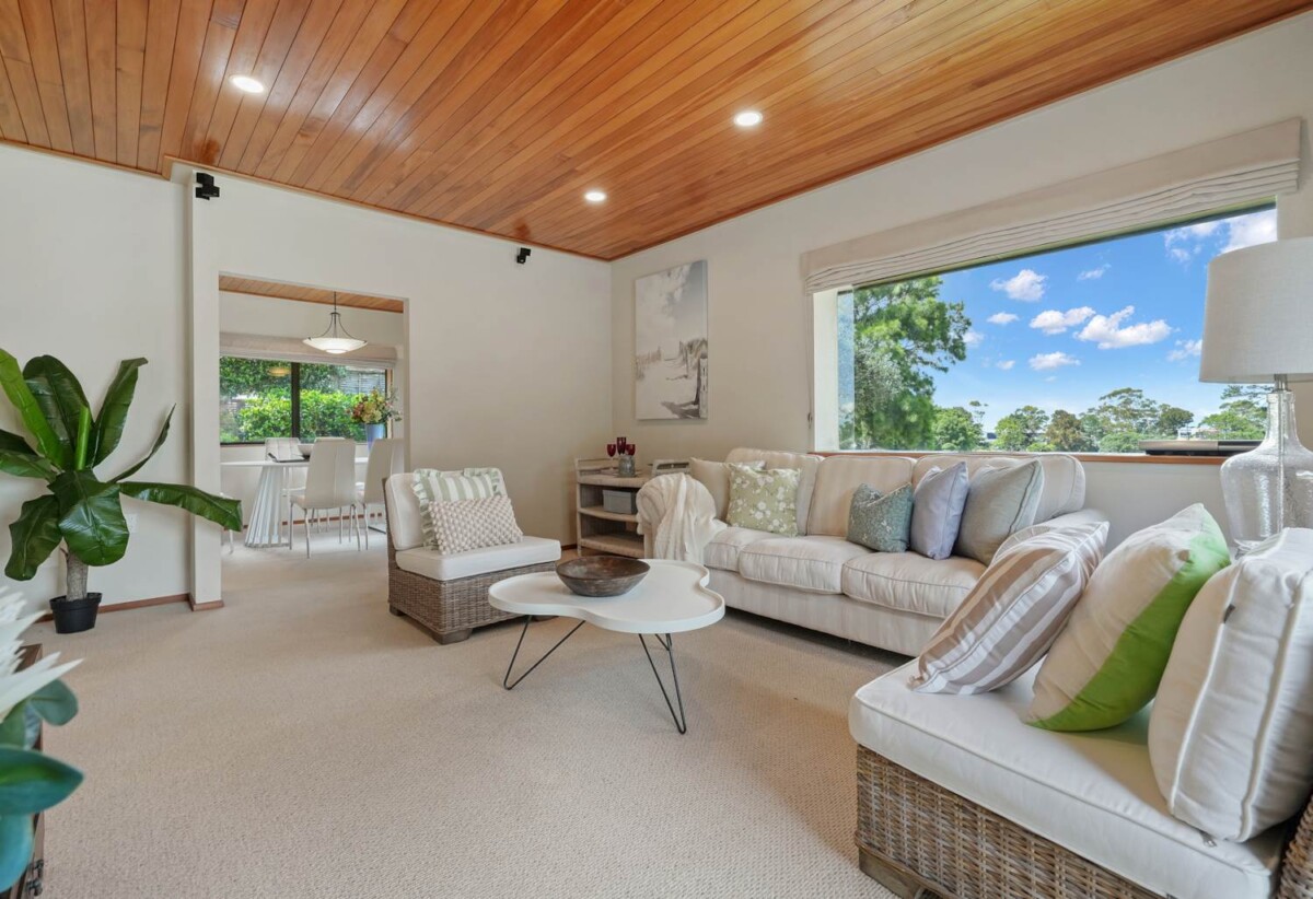 Brick and tile 5 beds + office 3 baths house with double garage, next to and with a wonderful outlook and access to the Remuera Golf Club, close to shopping centre, 2.6 km to Selwyn College and St Thomas School (Auckland), 3.5 km to Baradene College, 28B Charles Fox Place, St Johns, Auckland