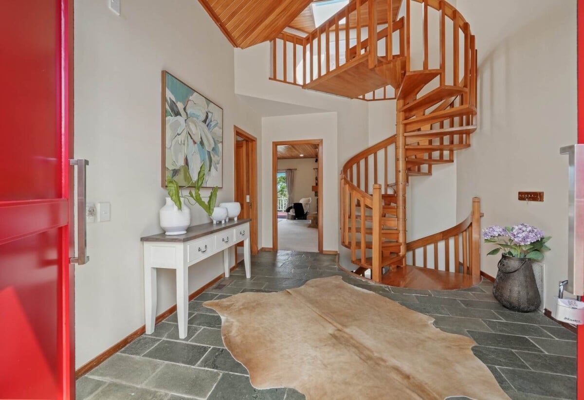 Brick and tile 5 beds + office 3 baths house with double garage, next to and with a wonderful outlook and access to the Remuera Golf Club, close to shopping centre, 2.6 km to Selwyn College and St Thomas School (Auckland), 3.5 km to Baradene College, 28B Charles Fox Place, St Johns, Auckland