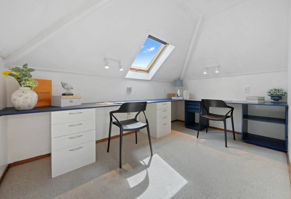 Brick and tile 5 beds + office 3 baths house with double garage, next to and with a wonderful outlook and access to the Remuera Golf Club, close to shopping centre, 2.6 km to Selwyn College and St Thomas School (Auckland), 3.5 km to Baradene College, 28B Charles Fox Place, St Johns, Auckland