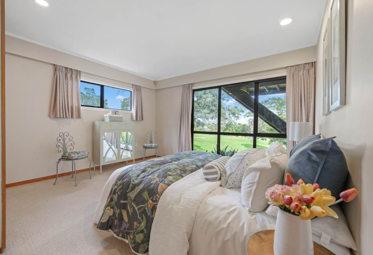 Brick and tile 5 beds + office 3 baths house with double garage, next to and with a wonderful outlook and access to the Remuera Golf Club, close to shopping centre, 2.6 km to Selwyn College and St Thomas School (Auckland), 3.5 km to Baradene College, 28B Charles Fox Place, St Johns, Auckland