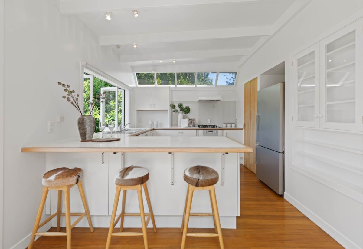Once over 30 years, Double Grammar school zone, DECEASED ESTATE, next to historic Ewelme Cottage, 3 beds + study room 2 baths house with double garage and large deck on 870m2 section, 0.9 km to Parnell School, 1.5 km to Auckland Grammar, 1.7 km to Epsom Girls’ Grammar School, 12 Ayr Street, Parnell, Auckland