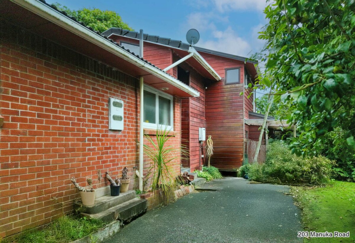 Sea views 2,086m² Across Two Titles (852m² and 1,234m²), Fully Tenanted, Dual Dwellings, 10 beds 5 baths 2 Double Garages & 1 Single Garage, 0.9 km to Bayview School, 2.8 km to Glenfield Intermediate School, 203 & 205 Manuka Road, Bayview, Auckland