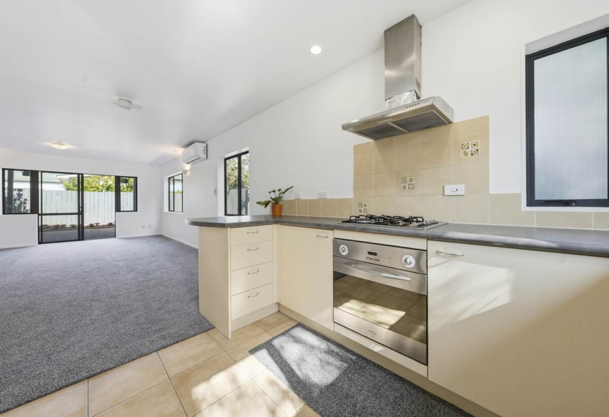 3 beds house with double garage on 203m2 section, minutes from Avondale town centre, train station, cafes, schools, and parks, 0.8 km to Avondale Primary School (Auckland), 1 km to Avondale College, 1.1 km to Avondale Intermediate, 40A Wingate Street, Avondale, Auckland