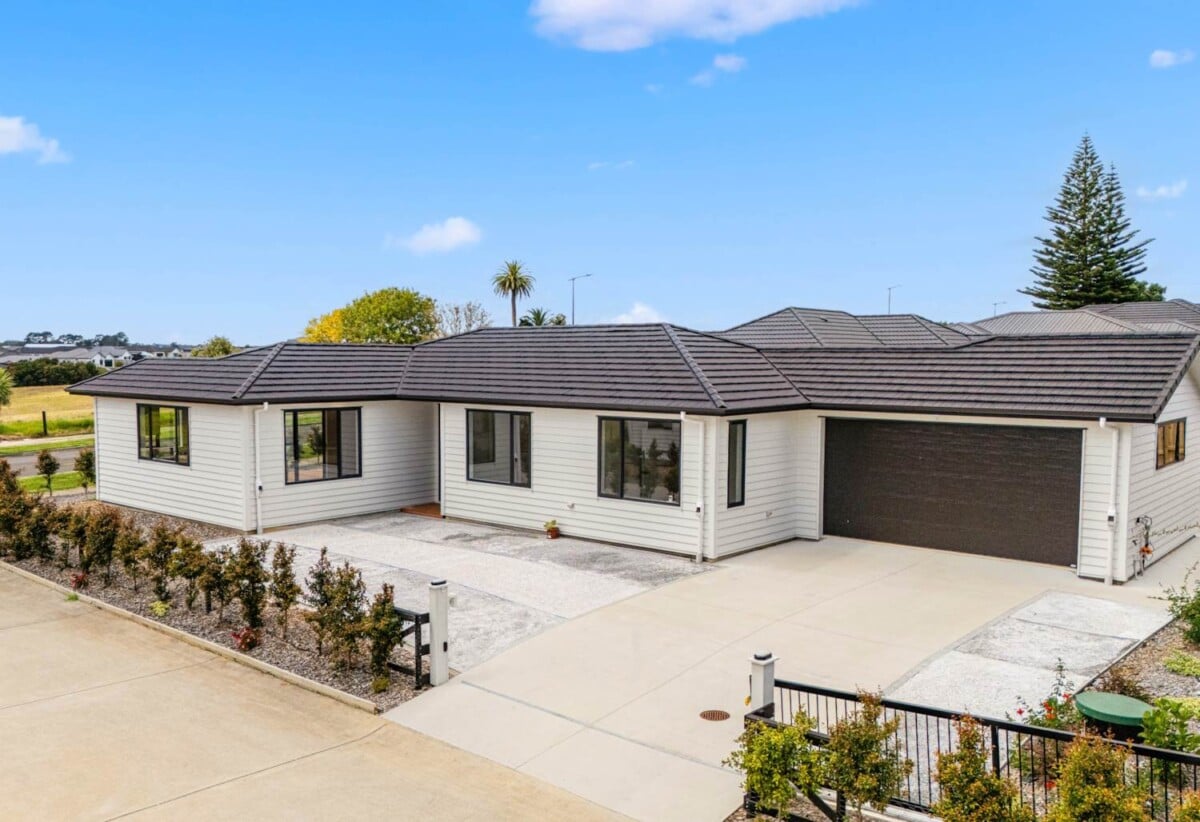 186m2 Brandnew 4 beds 3 baths house with double garage on 537m2 section, close to beach, 6.4 km to Glenbrook School, 14A Mclarin Road, Glenbrook, Auckland