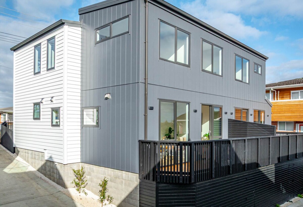 Zoned for and 1.4 km to Rangitoto College, Brandnew freehold 3 beds + study 2.5 baths home with garage, EV charger ready, 0.5 km to Browns Bay School, 0.7 km to Murrays Bay School, 0.9 km to Murrays Bay Intermediate, 21E Knights Road, Rothesay Bay, Auckland