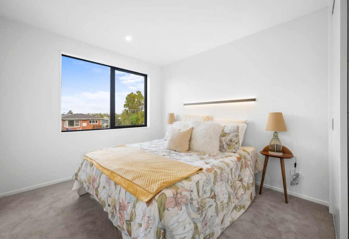 Zoned for and 1.4 km to Rangitoto College, Brandnew freehold 3 beds + study 2.5 baths home with garage, EV charger ready, 0.5 km to Browns Bay School, 0.7 km to Murrays Bay School, 0.9 km to Murrays Bay Intermediate, 21E Knights Road, Rothesay Bay, Auckland